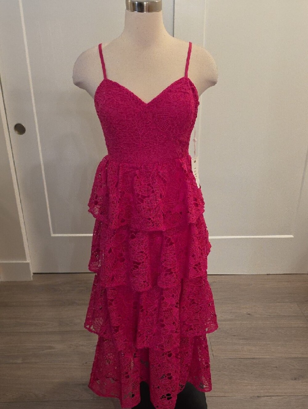 Siena Studio Fuchsia Lace Tiered adjustable-Strap Maxi Dress size 6 new with tag - Picture 4 of 14